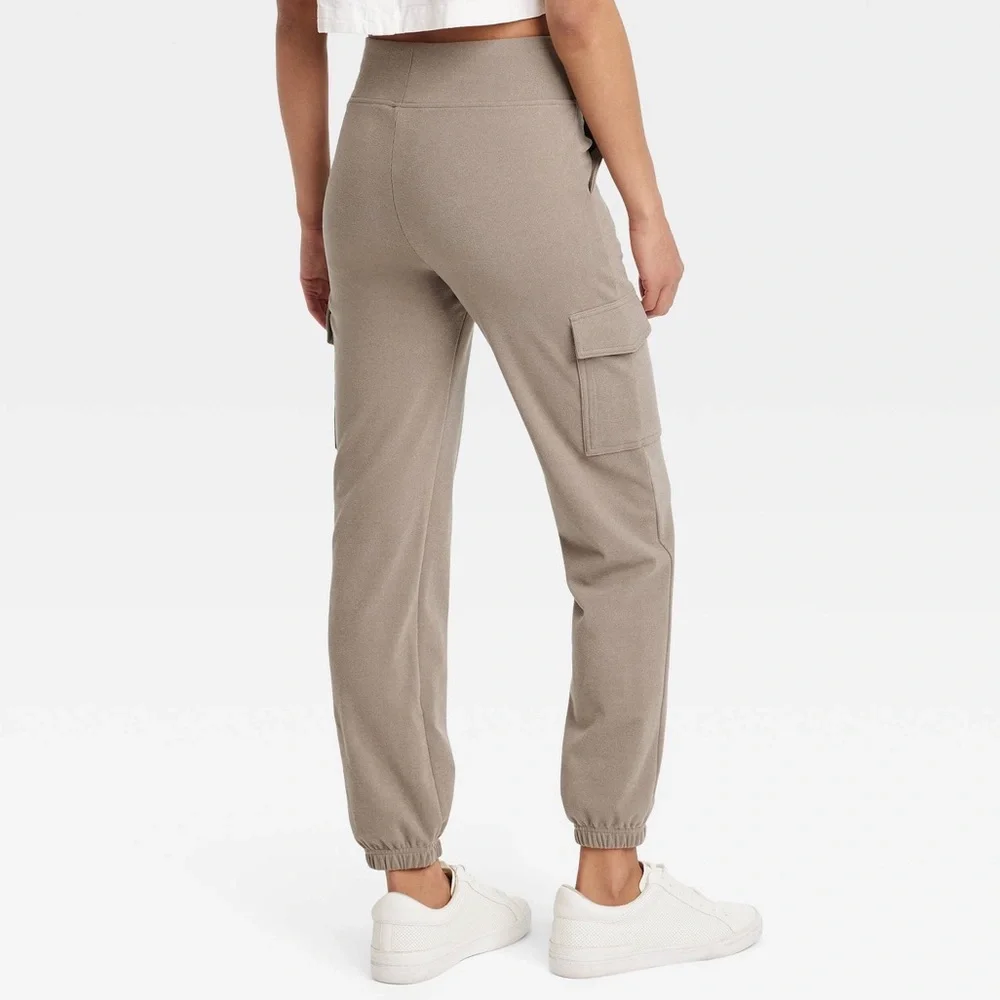 Soft Mid-rise Cargo Jogger Pants - Picture 3 of 3